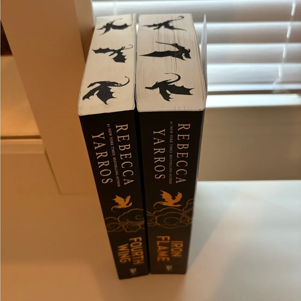 3 item bundle! Shadow Collection Fourth Wing and Iron Flame Books and keychain